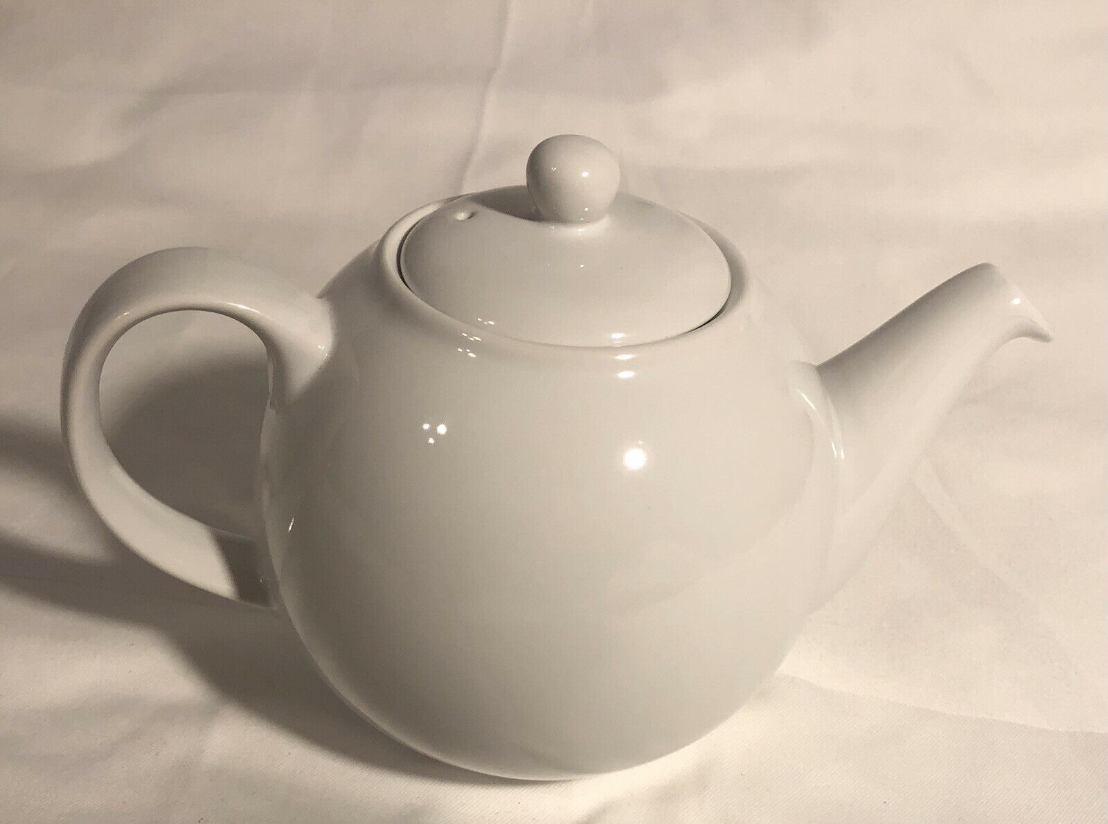 Globe Teapot Designed In Britain,london Pottery,porcelain White 4 Cups Teapot B2